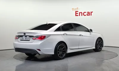 Hyundai Sonata 2012, 212200 км, за 3668.7 USD