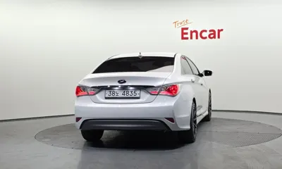 Hyundai Sonata 2012, 212200 км, за 3668.7 USD
