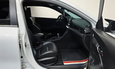 Hyundai Veloster 2019, 131582 км, за 7680.19 USD - фото 12