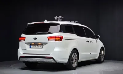 Kia Canival 2018, 125730 км, за 7811.47 USD