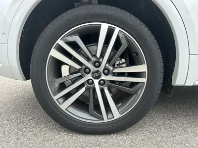 Audi Q5 2023, 15000 км, за 33876.24 USD