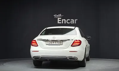 Mercedes-Benz E-Class 2017, 235073 км, за 9744.52 USD