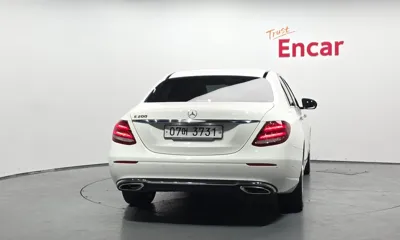 Mercedes-Benz E-Class 2018, 87927 км, за 11896.24 USD - фото 4