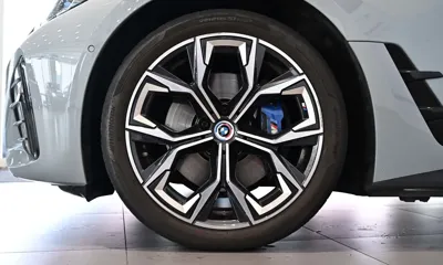 BMW i4 2022, 71772 км, за 27674.66 USD