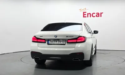 BMW 5-Series 2023, 27899 км, за 33478.5 USD - фото 4