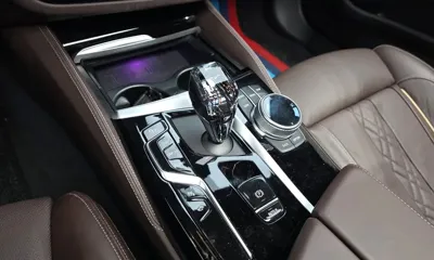 BMW 5-Series 2023, 27899 км, за 33478.5 USD - фото 9