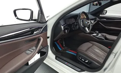 BMW 5-Series 2023, 27899 км, за 33478.5 USD - фото 10