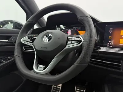 Volkswagen Golf 2024, 100 км, за 21777.09 USD - фото 15