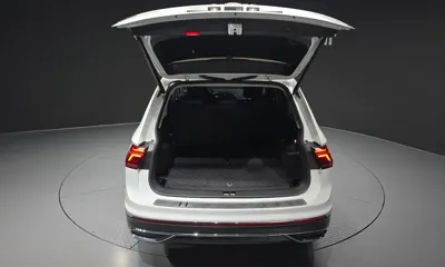 Volkswagen Tiguan 2023, 33894 км, за 20283.58 USD - фото 20