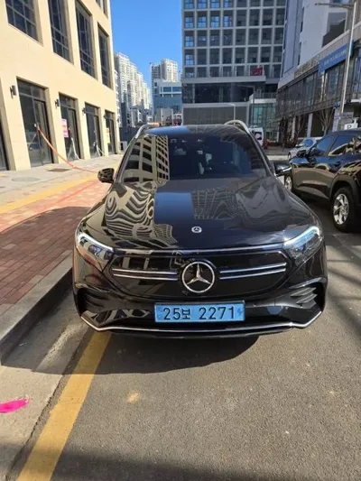 Mercedes-Benz EQB · 2023 год