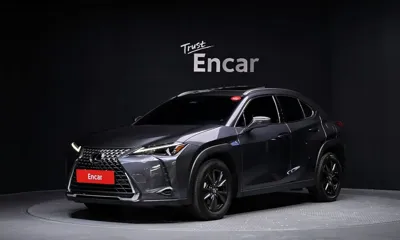 Lexus UX · 2025 год
