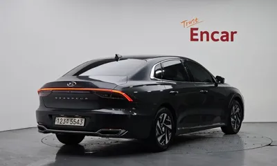 Hyundai Grandeur 2022, 111471 км, за 13456.74 USD