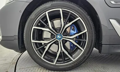 BMW 5-Series 2022, 59761 км, за 26644.97 USD