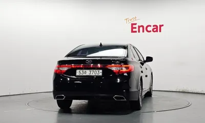 Hyundai Grandeur 2015, 188642 км, за 3387.62 USD