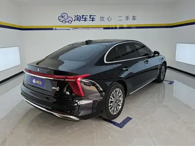 Hongqi Hongqi H5 2024, 16800 км, за 14572.56 USD