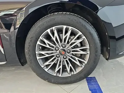 Hongqi Hongqi H5 2024, 16800 км, за 14572.56 USD