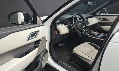 Land Rover Range Rover Velar 2018, 109119 км, за 18818.77 USD - фото 12