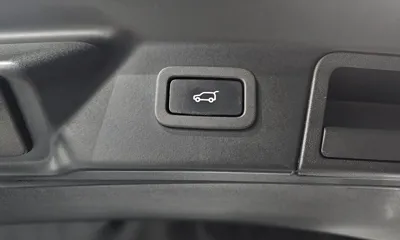 Land Rover Range Rover Velar 2018, 109119 км, за 18818.77 USD - фото 30
