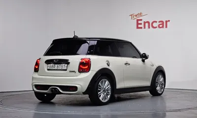 MINI Cooper 2015, 101245 км, за 4948.88 USD