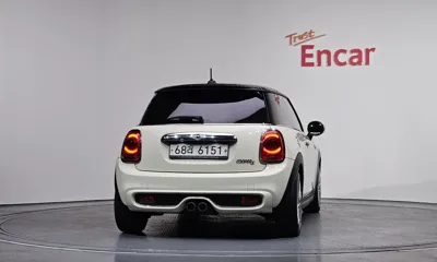 MINI Cooper 2015, 101245 км, за 4948.88 USD