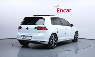 Volkswagen Golf 2016, 97310 км, за 12230.65 USD