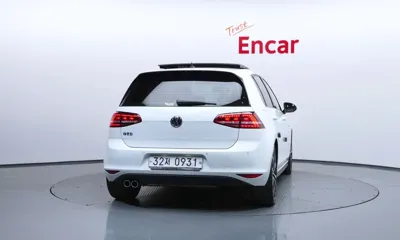 Volkswagen Golf 2016, 97310 км, за 12230.65 USD