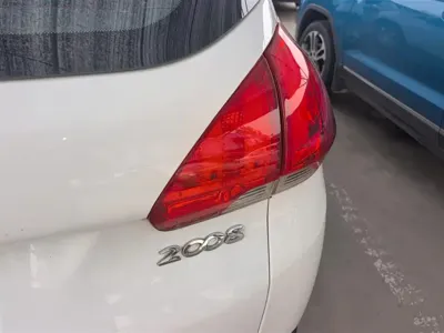 Peugeot 2008 2016, 107000 км, за 3340.14 USD