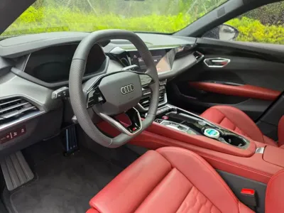 Audi S e-tron GT 2026, 5000 км, за 87947.93 USD