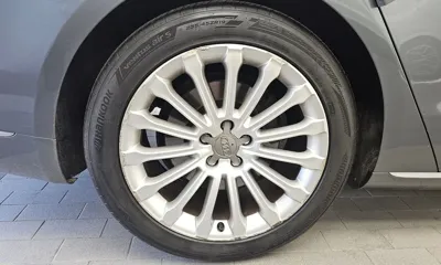 Audi A8 2015, 137253 км, за 12052.12 USD