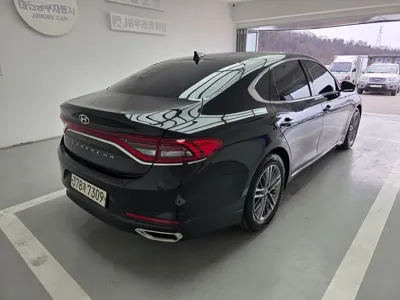 Hyundai Grandeur 2017, 175000 км, за 6541.13 USD