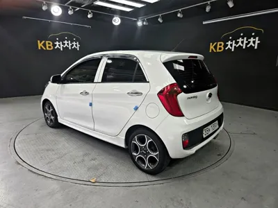 Kia Morning 2012, 178579 км, за 2081.71 USD