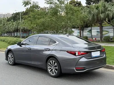 Lexus ES 2021, 32000 км, за 21785.83 USD