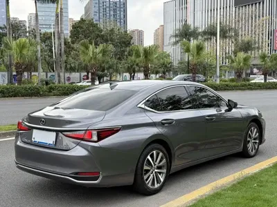 Lexus ES 2021, 32000 км, за 21785.83 USD