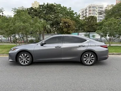 Lexus ES 2021, 32000 км, за 21785.83 USD