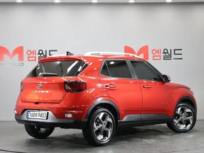 Hyundai Venue 2021, 43000 км, за 10749.19 USD