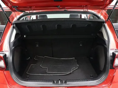 Hyundai Venue 2021, 43000 км, за 10749.19 USD