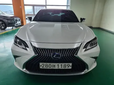 Lexus ES · 2021 год