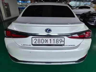 Lexus ES 2021, 141869 км, за 21813.87 USD