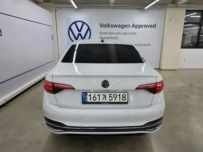 Volkswagen Jetta 2023, 30318 км, за 18051.73 USD