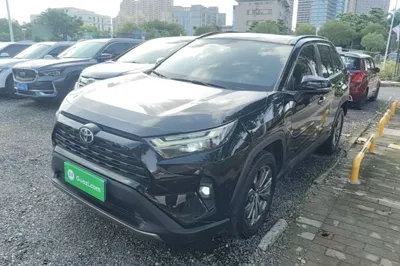 Toyota RAV4 · 2023 год