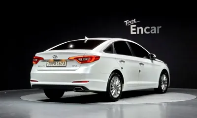 Hyundai Sonata 2015, 120613 км, за 4627.18 USD