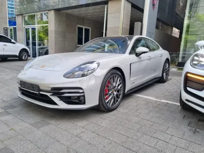 Porsche Panamera · 2021 год