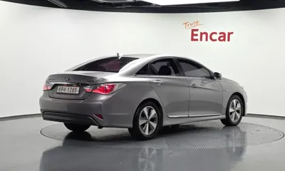 Hyundai Sonata 2012, 92060 км, за 3874.45 USD