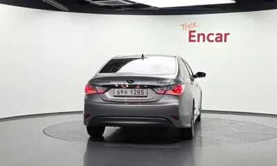 Hyundai Sonata 2012, 92060 км, за 3874.45 USD