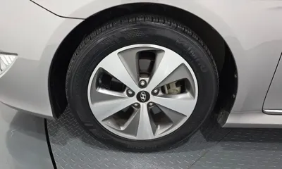 Hyundai Sonata 2012, 92060 км, за 3874.45 USD