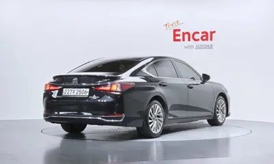 Lexus ES 2021, 230535 км, за 21793.36 USD