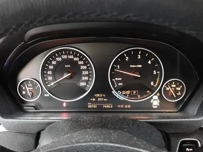 BMW 3-Series 2018, 88745 км, за 9383.3 USD - фото 8