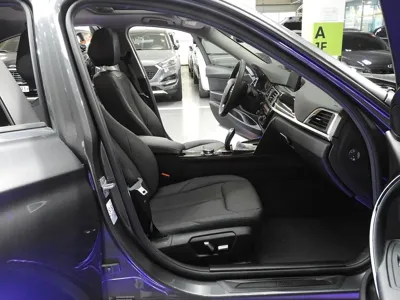 BMW 3-Series 2018, 88745 км, за 9383.3 USD - фото 10