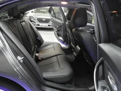 BMW 3-Series 2018, 88745 км, за 9383.3 USD - фото 11