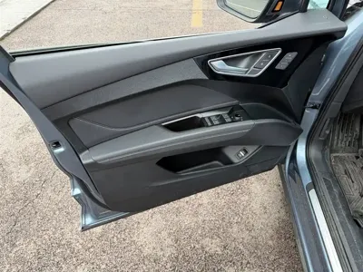 Audi Q4 e-tron 2025, 29000 км, за 20864.81 USD - фото 6